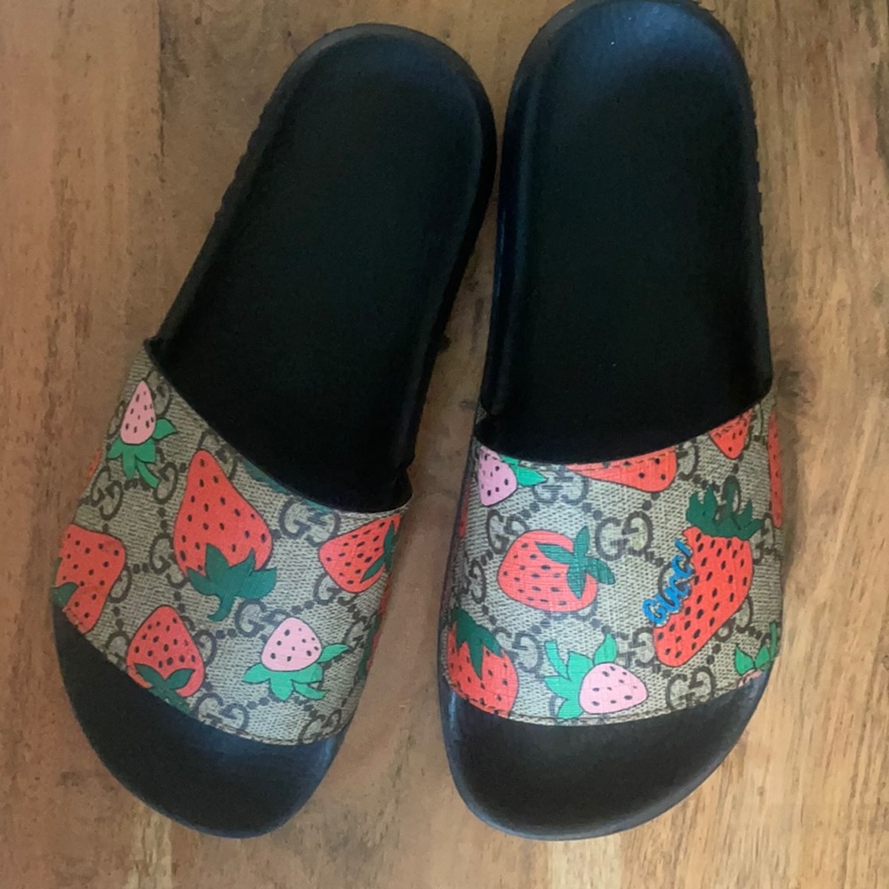 Girls GG monogram strawberry slide sandals